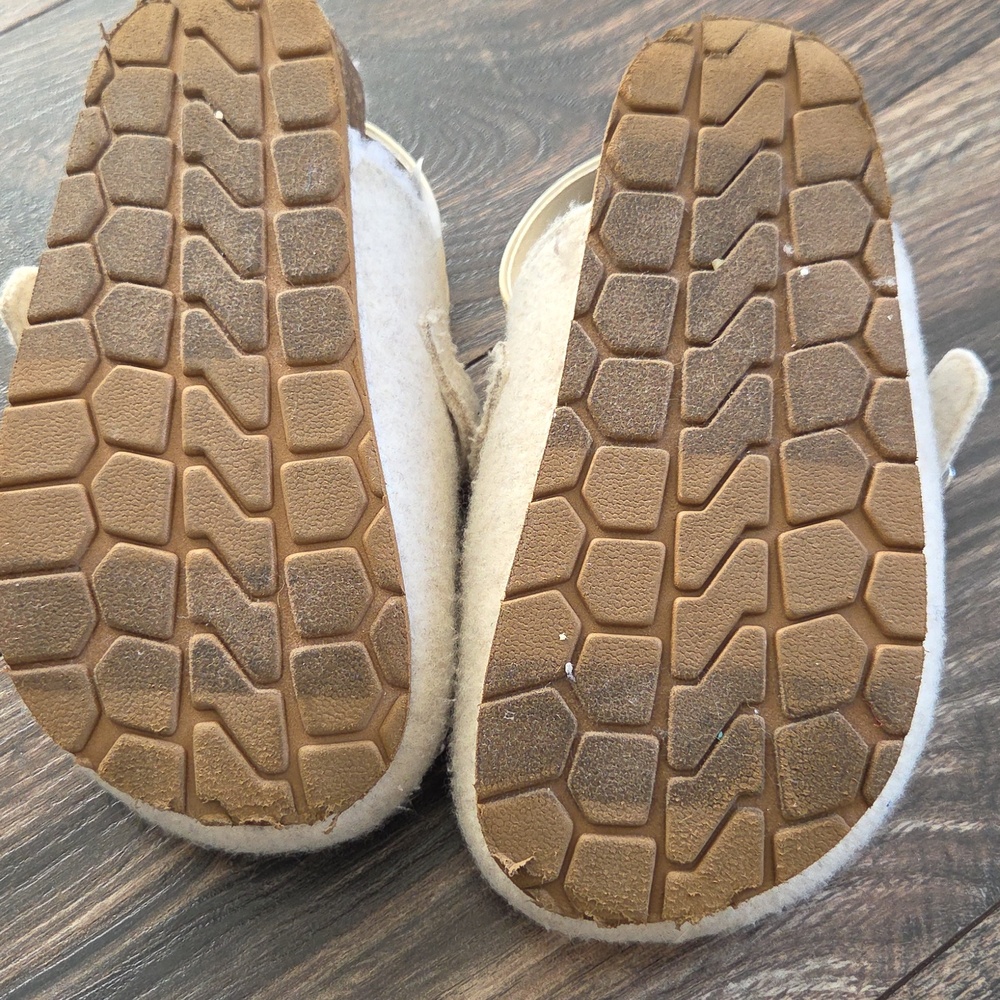 Clogs - Picture 3 of 4